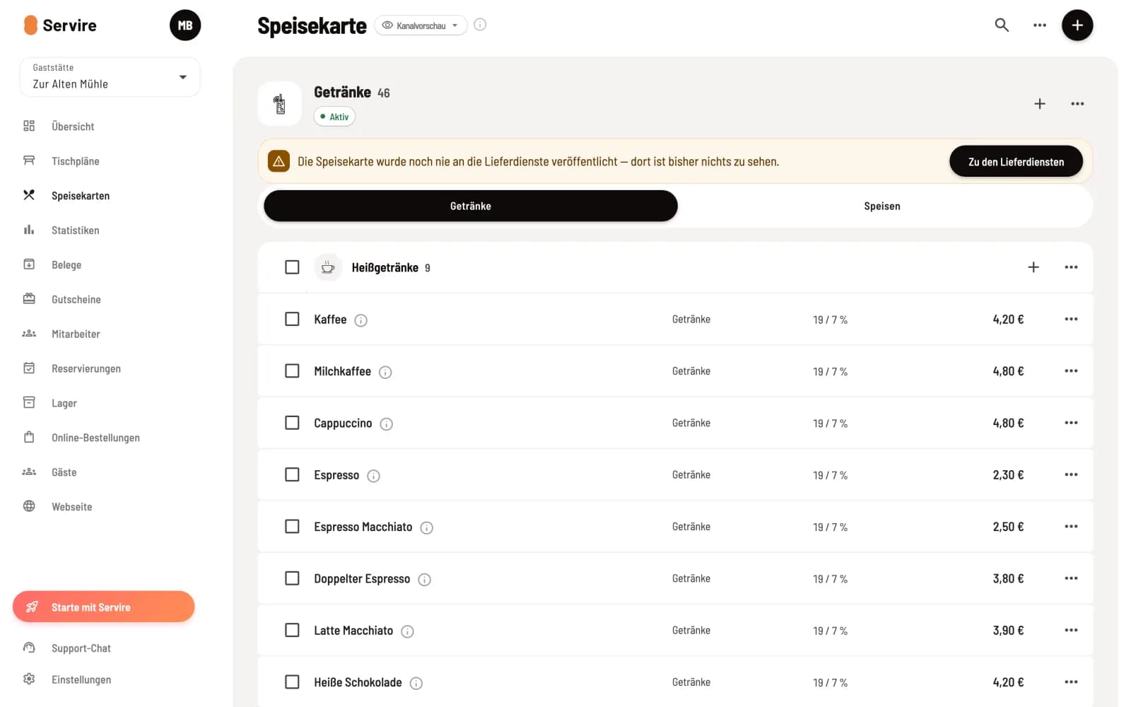 Web desk Seite Speisekarte mit den Reitern Getränke und Speisen, der Kategorie Heißgetränke und Artikeln mit Artikelgruppe, Steuersätzen und Preis